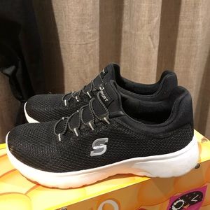 Sketchers sport girls size 5